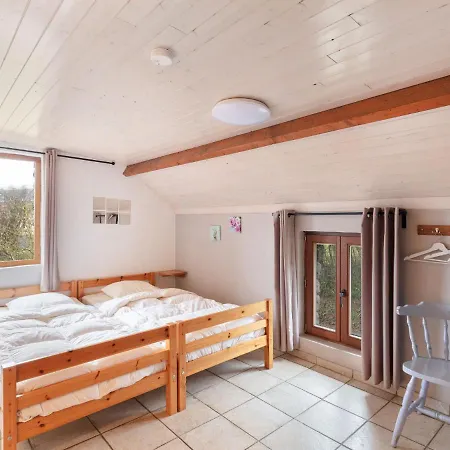 펜션 Peaceful Holiday In Resteigne With Swimming Pool Tellin